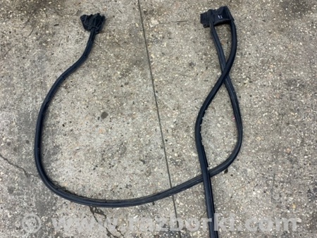 ФОТО Уплотнительная резинка передняя правая для Subaru Forester SG S11 (02-08) Київ