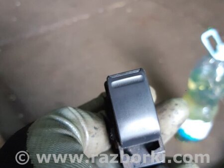 ФОТО Кнопка задняя правая для Subaru Forester SG S11 (02-08) Київ
