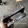 Скоба суппорта передняя правая Subaru Forester SG S11 (02-08)