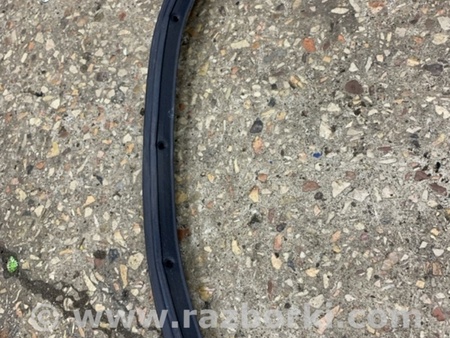 ФОТО Уплотнительная резинка передняя правая для Subaru Forester SG S11 (02-08) Київ