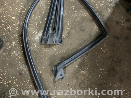 ФОТО Уплотнительная резинка левая для Subaru Forester SG S11 (02-08) Київ