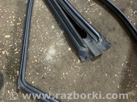 ФОТО Уплотнительная резинка правая для Subaru Forester SG S11 (02-08) Київ