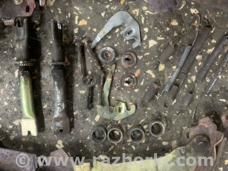 ФОТО Комплект колодок и механизмов ручного торомоза для Subaru Forester SG S11 (02-08) Київ