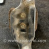 Кронштейн левый Subaru Forester SG S11 (02-08)