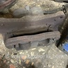Скоба суппорта передняя левая Subaru Outback III BP/BL (03-09)