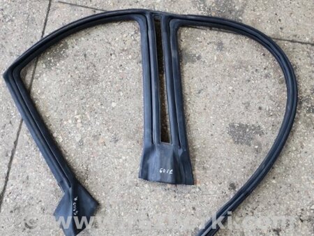 ФОТО Уплотнительная резинка правая для Subaru Outback III BP/BL (03-09) Київ