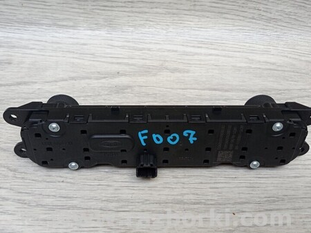 ФОТО Накладка торпедо под магнитолу для Ford Focus 2 (08.2004 - 07.2010) Чернигов