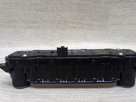 ФОТО Накладка торпедо под магнитолу для Ford Focus 2 (08.2004 - 07.2010) Чернигов