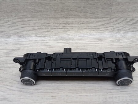ФОТО Накладка торпедо под магнитолу для Ford Focus 2 (08.2004 - 07.2010) Чернигов