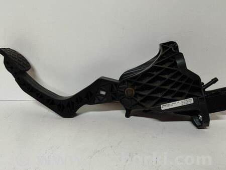ФОТО Педаль зчеплення для Volkswagen Golf Plus Mk5 (12.2004-09.2014) Чернигов