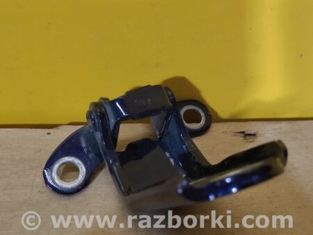 ФОТО Петля двері нижня для Toyota RAV-4 IV (XA40) (12-18) Київ