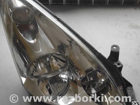 Фара передняя правая для Toyota Corolla Verso (04.2004-03.2009) Киев 811300F010