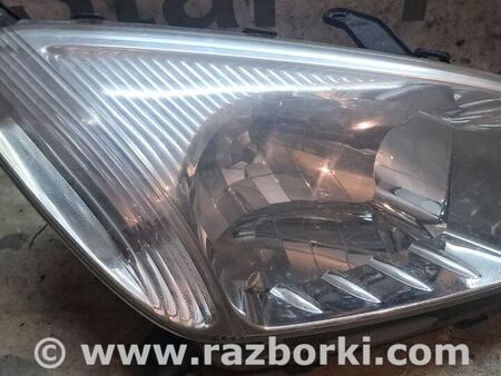 Фара передняя правая для Toyota RAV-4 (00-05) Киев 8111042180