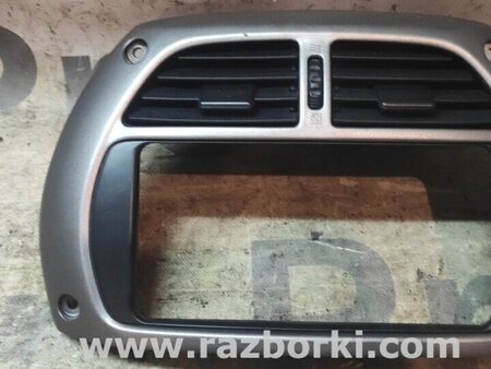 Накладка торпедо под магнитолу для Toyota RAV-4 (00-05) Киев 5541042090