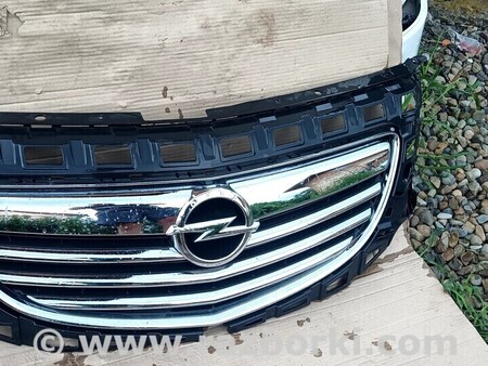 Решетка радиатора для Opel Insignia Киев решетка радиатора Opel Insignia с 08 по 13 год  бу оригинал 13269802