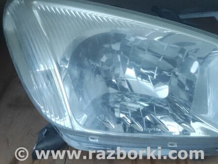 Фара передняя правая для Toyota RAV-4 II CA20W/XA20 (00-05) Київ 8111042180