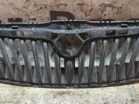 Решетка радиатора для Skoda Octavia A5 Київ 1Z0853651C