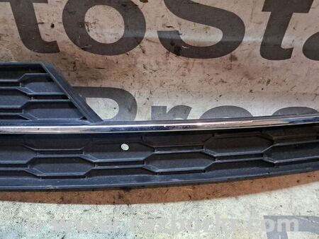 Решетка бампера для Skoda Octavia A7 Київ 5E0807681G9B9