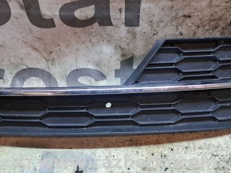 Решетка переднего бампера для Skoda Octavia A7 Київ 5E0807682G9B9