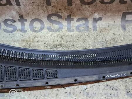 Пластик под лобовое стекло (Жабо) для KIA Carnival 2 (06-14) Київ 861604D000