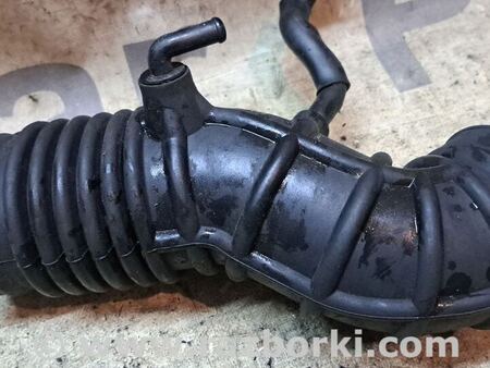 Шланг воздушного фильтра к ДВС для KIA Carens 2 (02-06) Київ 0K2FX13220