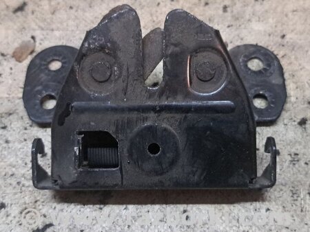 Замок капота для KIA Carnival 2 (06-14) Київ 811304D000