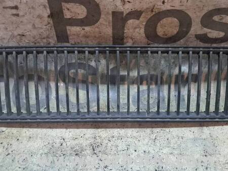 Решетка переднего бампера для Skoda Superb Київ 3U0853677