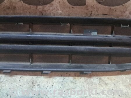 Решетка переднего бампера для Skoda Octavia A4 I 1U (96-11) Київ 1U0807367C