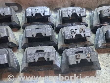 Подушка КПП для Skoda Octavia A4 I 1U (96-11) Київ 1J0199555AK