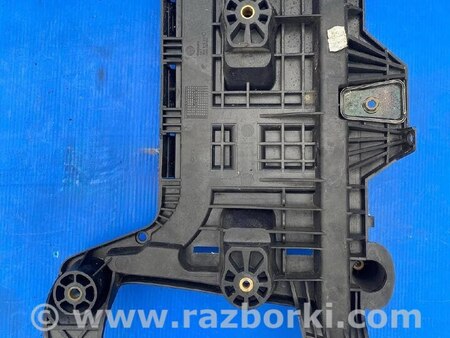 Підставка під акумулятор для Volkswagen Golf VI Mk6 (08-12) Костопіль 1K0915333D, 1K0915333H, 1K0915333C