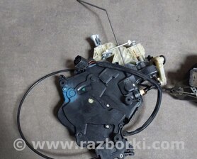 Замок двери задней правой Volkswagen Caddy III Typ 2K +рест (04-15)