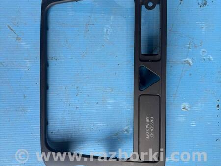 Рамка торпедо центральна для Volkswagen Golf V Mk5 (03-08) Костопіль 5M0858071J