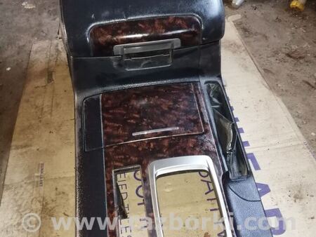 Подлокотник для Toyota Land Cruiser 200 Киев 5890160620C0