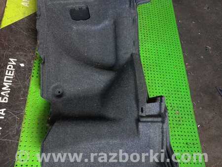 Обшивка крышки багажника правая для Toyota Auris E150 (10.2006-11.2012) Киев 6471012040C0