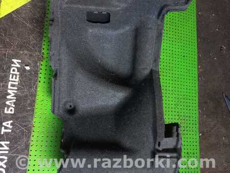 Обшивка крышки багажника правая для Toyota Auris E150 (10.2006-11.2012) Киев 6471012040C0