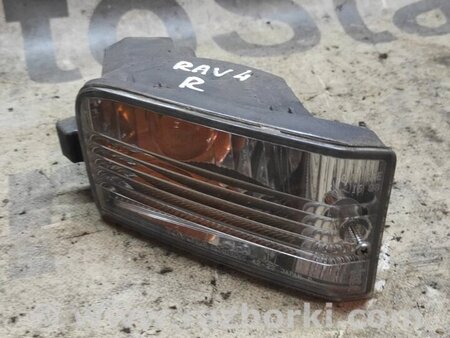 Повторитель поворота  передний правый для Toyota RAV-4 (00-05) Киев 8151142060