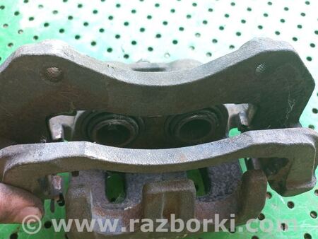 Суппорт передний левый для Honda CR-V (02-06) Киев MR370775