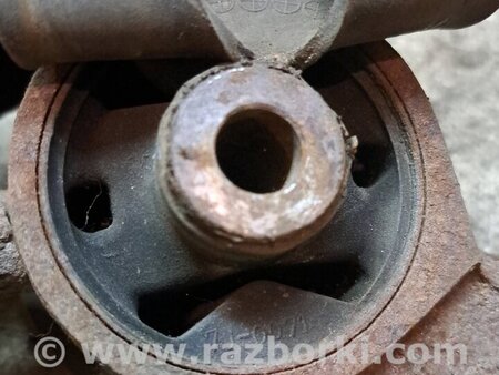 Кронштейн трансмиссии для Suzuki Grand Vitara Киев 2762066J22