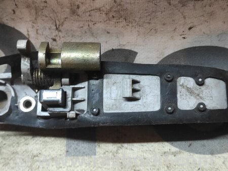 Ручка передней левой двери для Mitsubishi Lancer IX 9 (03-07) Київ MR970236