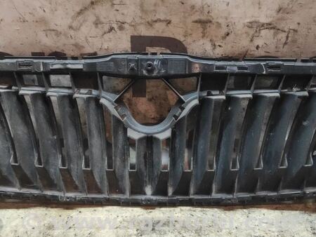 Решетка радиатора для Skoda Octavia A5 Київ 1Z0853651C