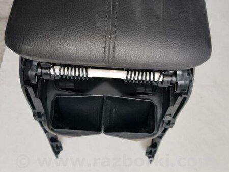 Консоль центральная с подлокотником для Toyota RAV-4 V XA50 (18-25) Київ 58810-42010