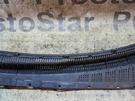 Пластик под лобовое стекло (Жабо) для KIA Carnival 2 (06-14) Київ 861604D000