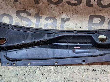 Пластик под лобовое стекло (Жабо) для KIA Carnival 2 (06-14) Київ 861504D000