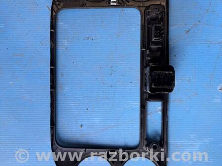Рамка торпедо центральна для Volkswagen Golf V Mk5 (03-08) Костопіль 5M0858071J