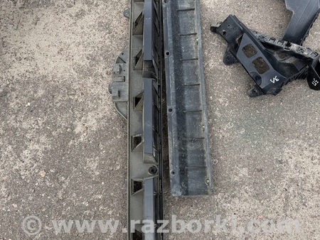 Кронштейн бампера для Jeep Cherokee Чернігів 68287855